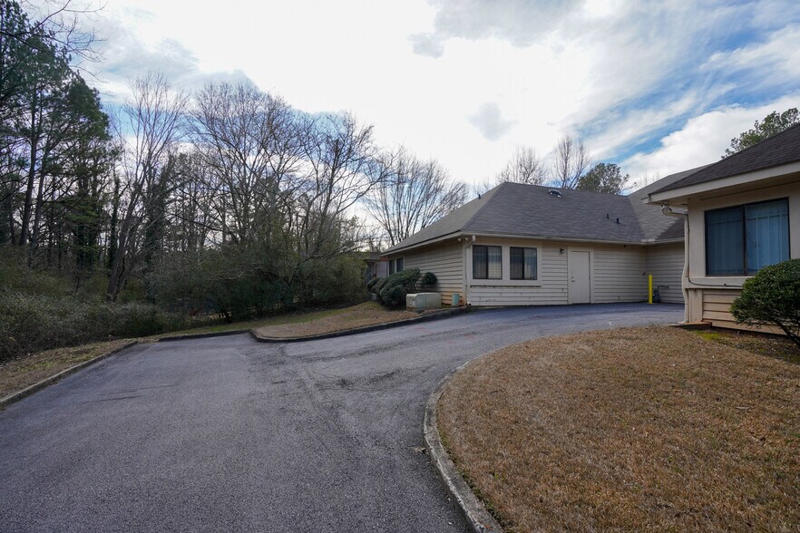 More Photos Of 2950 Stone Hogan Connector Rd SW, Atlanta Medical For Sale