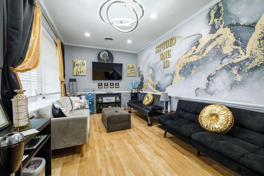 More Photos Of 2825 S Crater Rd, Petersburg Storefront Retail Office For Sale