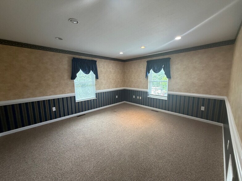 More Photos Of 730 E Second St, Blue Ridge Office For Sale
