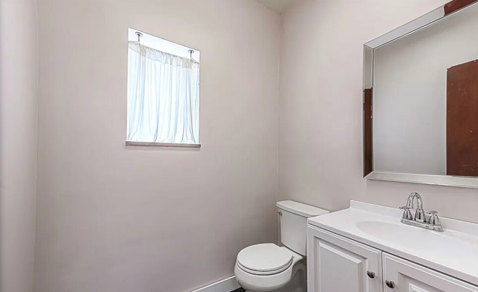 More Photos Of 16186 Beaverdam School Rd, Beaverdam Bank For Sale