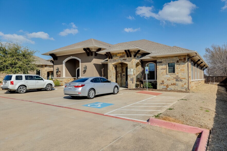 More Photos Of 8821 Davis Blvd, Keller Medical For Lease