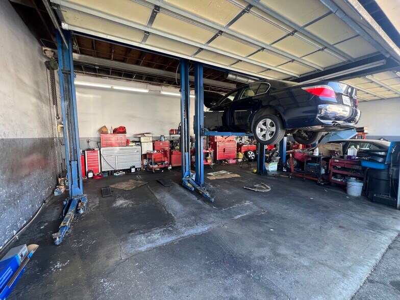 More Photos Of 17733 Chatsworth St, Granada Hills Auto Repair For Sale