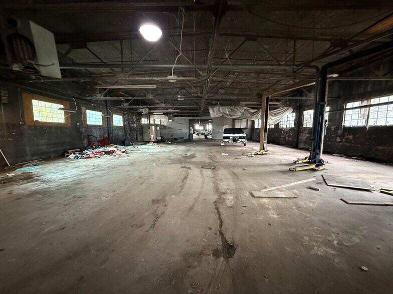 More Photos Of 22 Richmond Ave, Worcester Auto Repair For Sale