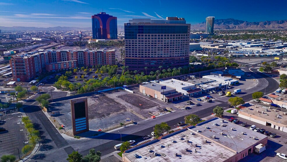 More Photos Of 3680 S Highland Dr, Las Vegas Warehouse For Lease