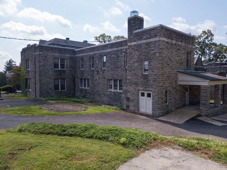 More Photos Of 100 W Laurel Ave, Cheltenham Office For Lease