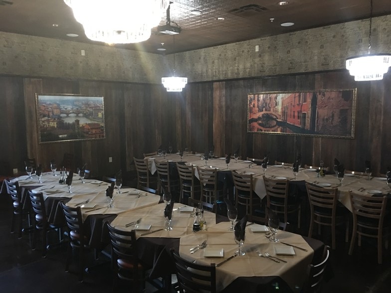More Photos Of 2400 N Town Center Dr, Washington Restaurant For Sale