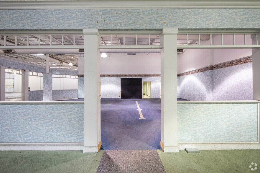 More Photos Of 13850 Manchester Rd, Manchester Freestanding For Lease