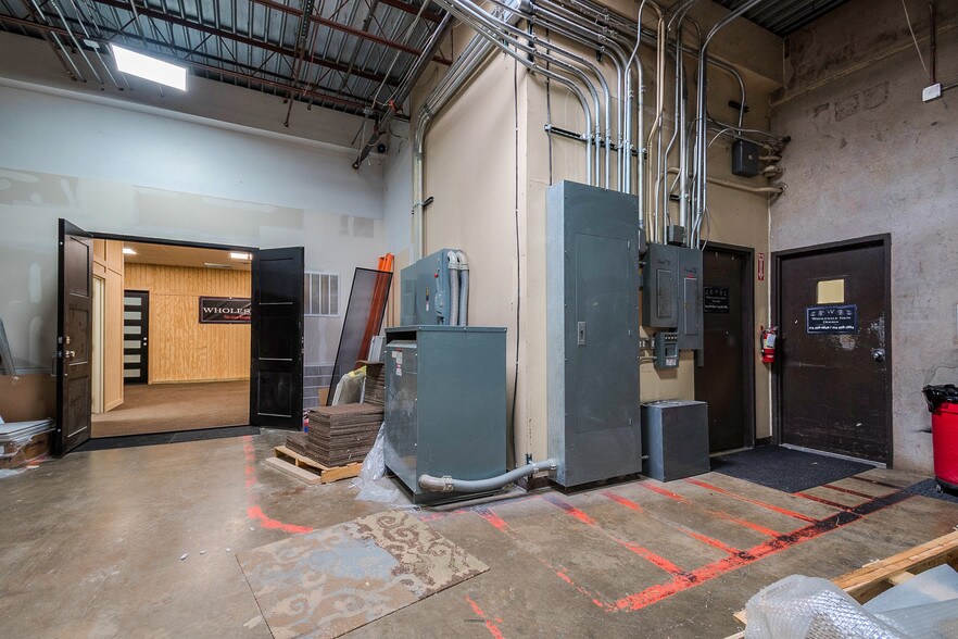 More Photos Of 4510 Duncanville Rd, Dallas Distribution For Sale