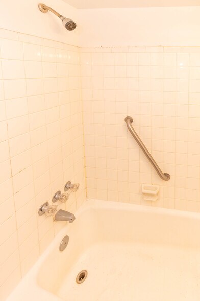 More Photos Of 3809 Clarks Ln, Baltimore Apartments For Sale
