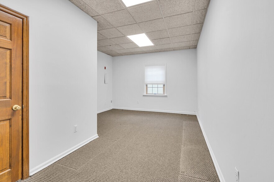 More Photos Of 800 The Plaza, Sea Girt Office For Sale