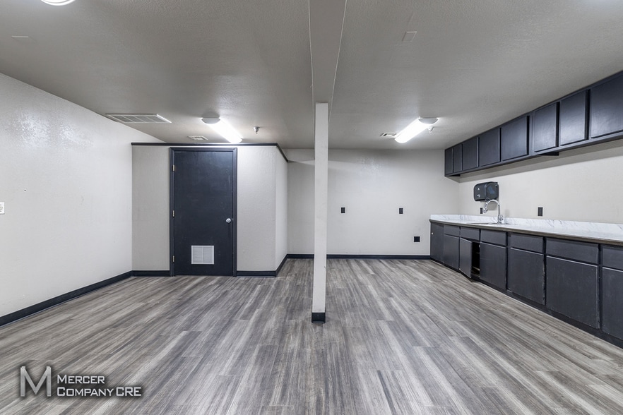 More Photos Of 6401-6409 S I 35 Service Rd, Oklahoma City Warehouse For Lease