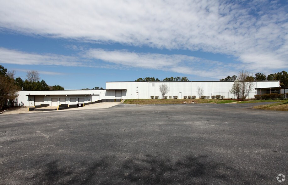 More Photos Of 1216-1228 United Dr, Raleigh Warehouse For Lease