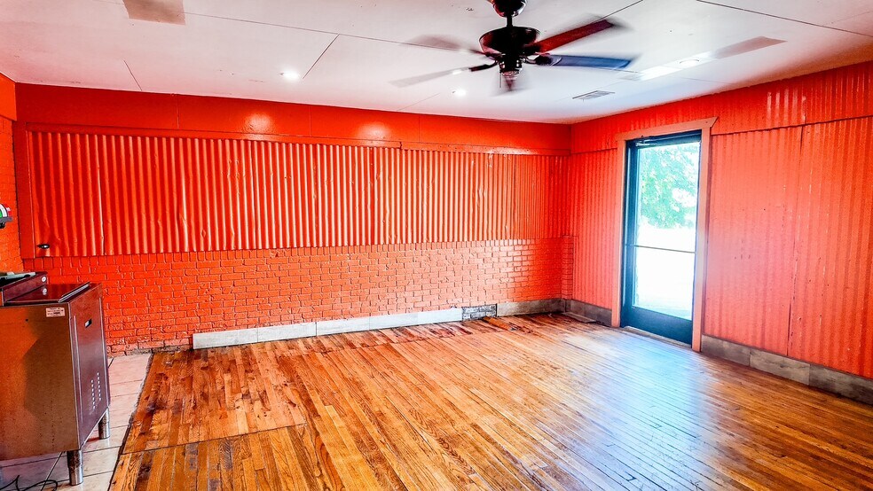 More Photos Of 1711 E Main St, Madisonville Restaurant For Sale