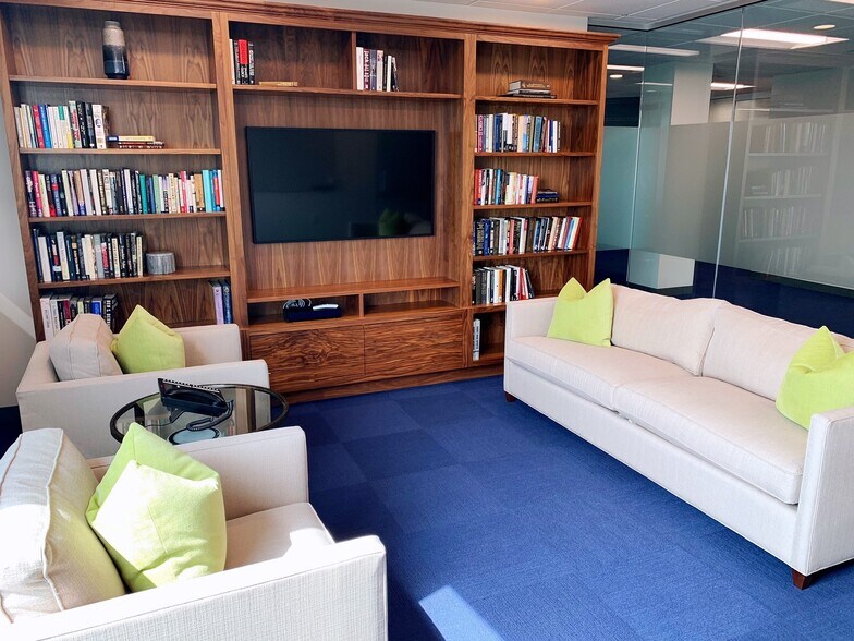 More Photos Of 500 Cummings Ctr, Beverly Office For Lease