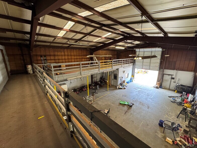 More Photos Of 200 W 21st St, Richmond Service For Lease
