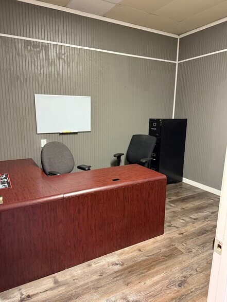 More Photos Of 205 E Dailey St, Kenedy Warehouse For Sale