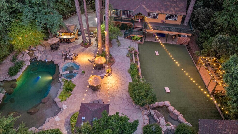 More Photos Of 22732 Middle Camp rd, Sonora Hotel For Sale