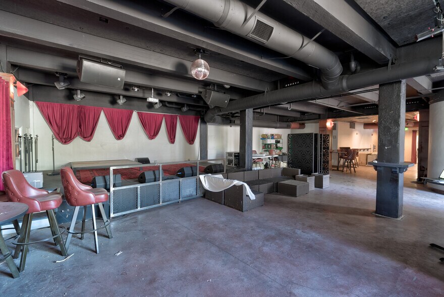 More Photos Of 369 N Palm Canyon Dr, Palm Springs Restaurant For Lease