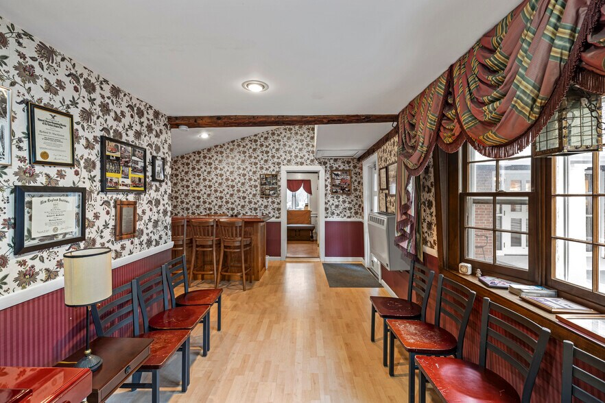 More Photos Of 4 W Washington St, Hanson Office For Sale