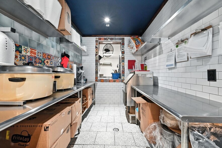 More Photos Of 801 W Washington St, Petersburg Storefront Retail Residential For Sale