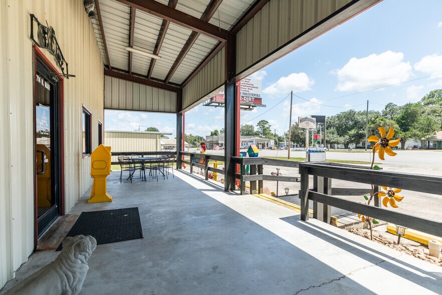 More Photos Of 714 N Main St, Sweeny Restaurant For Sale
