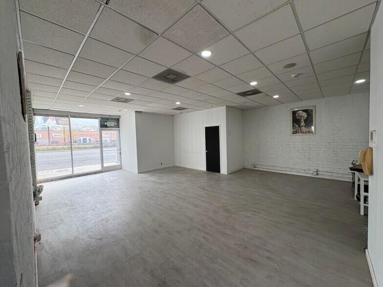 More Photos Of 8111 San Fernando Rd, Sun Valley Research And Development For Sale