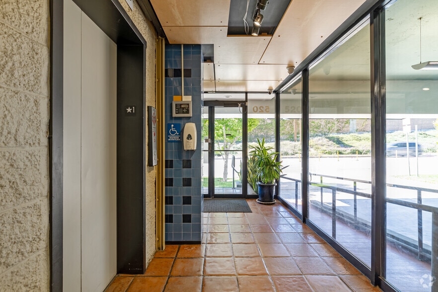 More Photos Of 520 S Sepulveda Blvd, Los Angeles Office For Lease