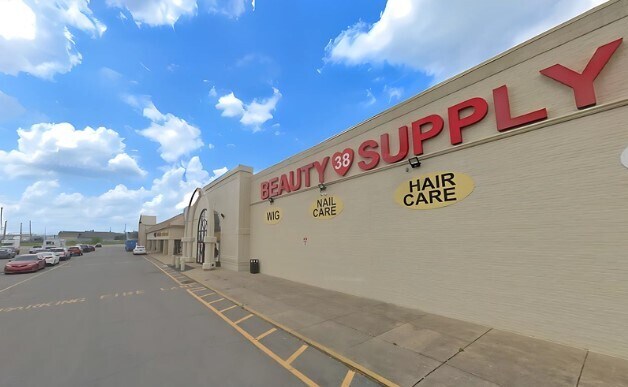 More Photos Of 5074-5206 W 38th St, Indianapolis Unknown For Lease