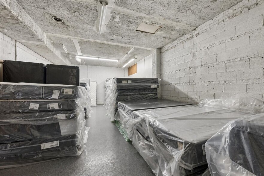 More Photos Of 7045 W North Ave, Oak Park Storefront For Sale