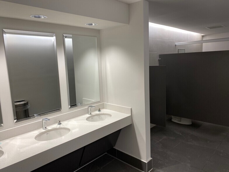 More Photos Of 3333 W Commercial Blvd, Fort Lauderdale Medical For Sale