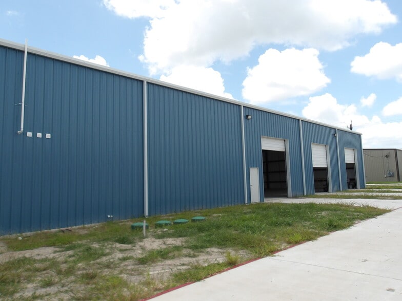 More Photos Of 1745 Laguna Circle, Harlingen Warehouse For Lease