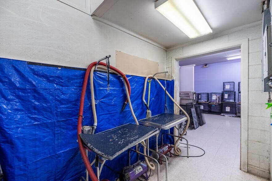 More Photos Of 200 N Main St, Duncanville Storefront Retail Office For Sale