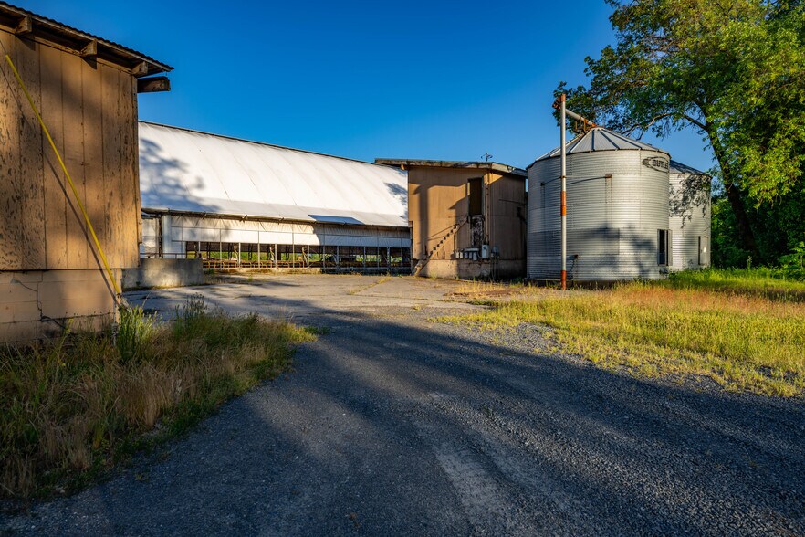 More Photos Of 6531 Lower River Rd, Grants Pass Specialty For Sale