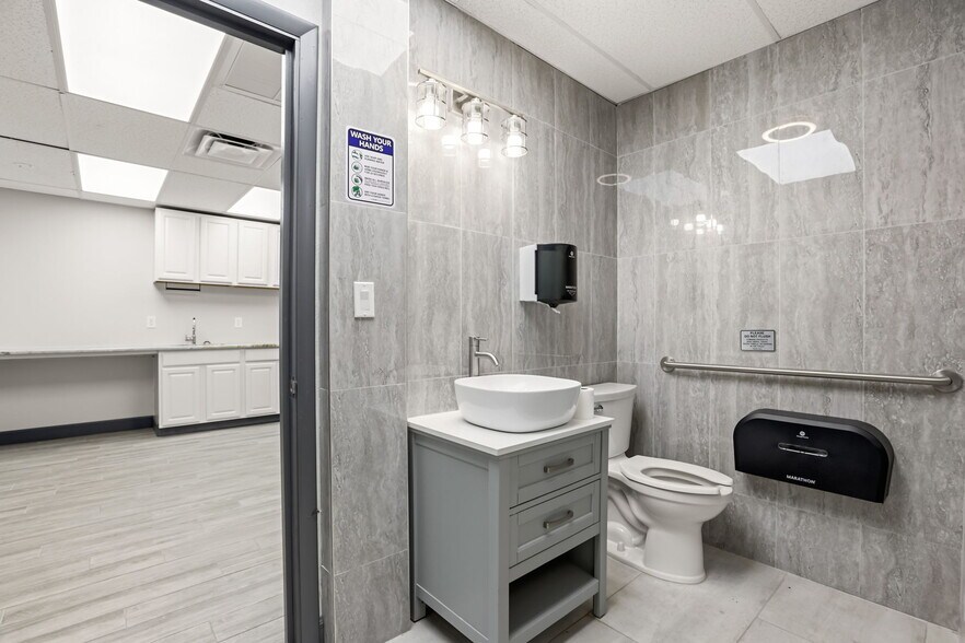 More Photos Of 901 N Grove St, Eustis Medical For Sale