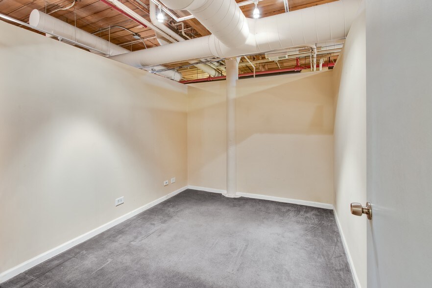 More Photos Of 1327 W Washington Blvd, Chicago Loft Creative Space For Lease
