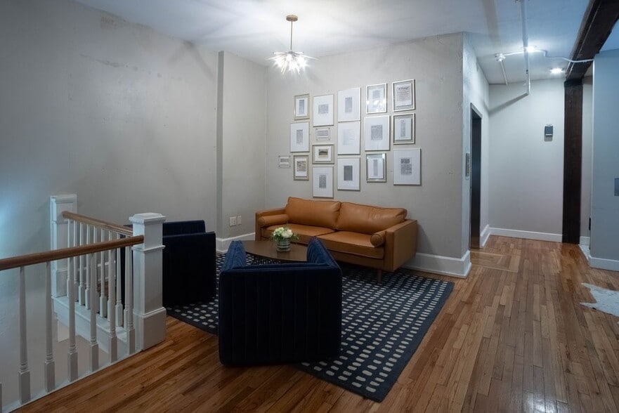 More Photos Of 315 N Court St, Florence Hotel For Sale