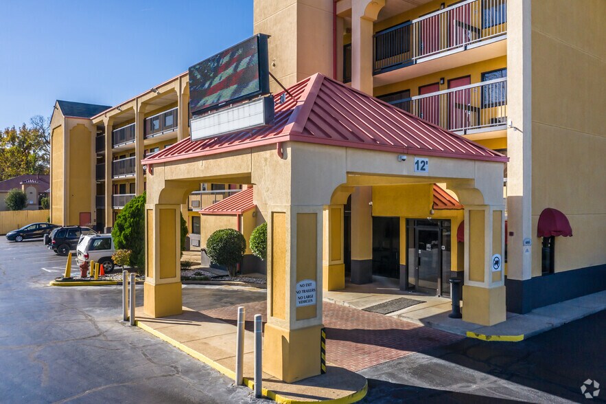 More Photos Of 6045 Macon Cv, Memphis Hotel For Sale