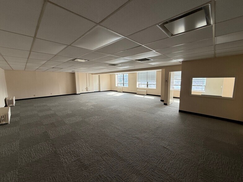 More Photos Of 9-11-9-17 43rd Ave, Long Island, Long Island City Warehouse For Lease