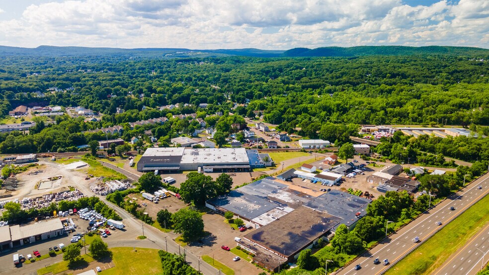 More Photos Of 59 Old Broadway E, North Haven Showroom For Sale