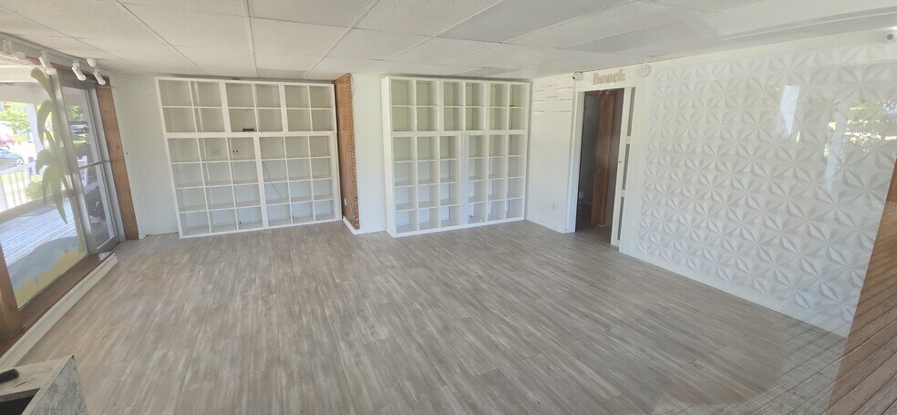 More Photos Of 107 W Montauk Hwy, Hampton Bays General Retail For Lease