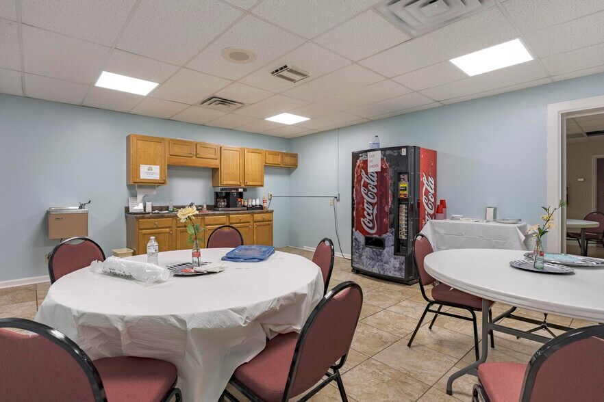 More Photos Of 2415 N Ocoee St, Cleveland Funeral Home For Sale