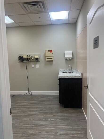 More Photos Of 2380 US Highway 9, Howell Medical For Lease