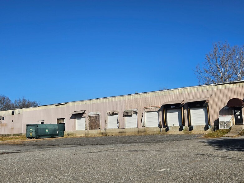 More Photos Of 265 Ballard Rd, Middletown Warehouse For Lease