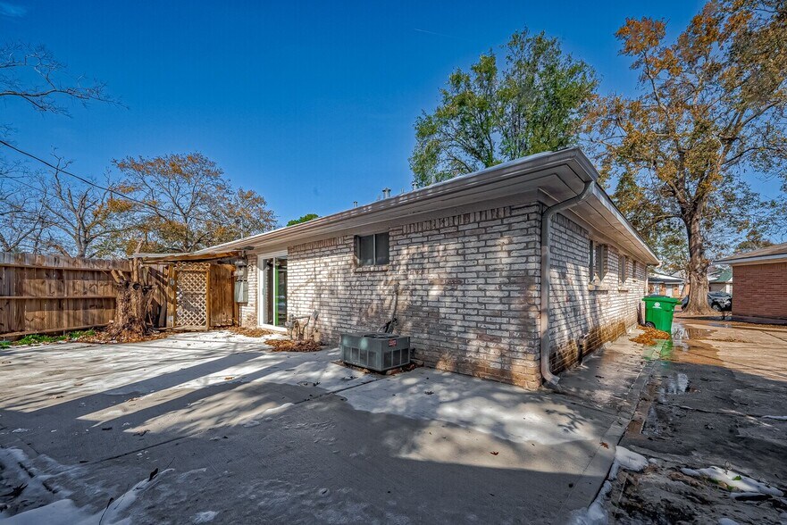 More Photos Of 7315 Housman, Houston Specialty For Sale