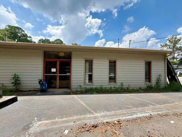 More Photos Of 116 Rock Quarry Rd, Stockbridge Service For Sale