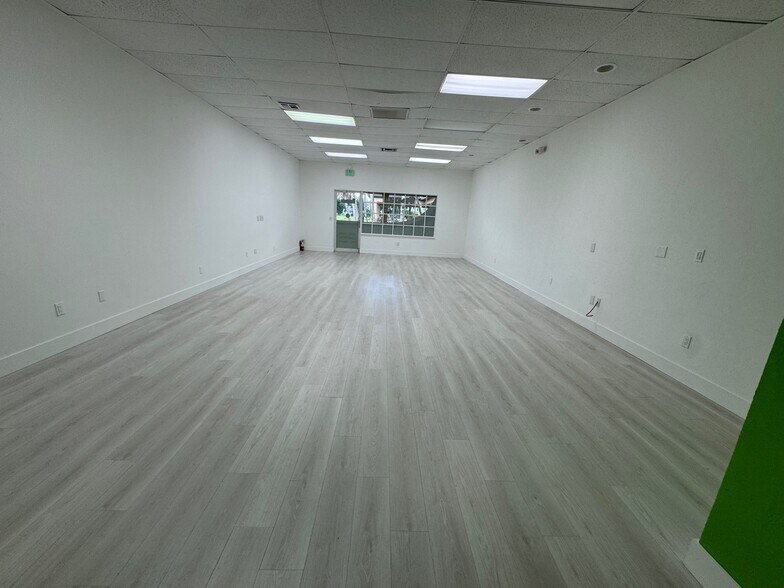 More Photos Of 7050 Winkler Rd, Fort Myers Unknown For Lease