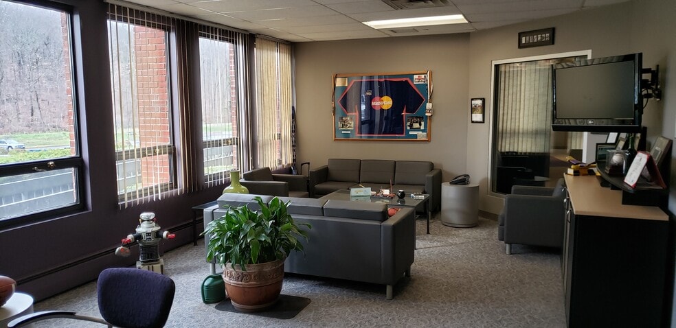 More Photos Of 6 Berkshire Blvd, Bethel Office For Sale