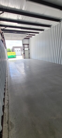 More Photos Of 2105 E Kansas City Rd, Olathe Warehouse For Lease