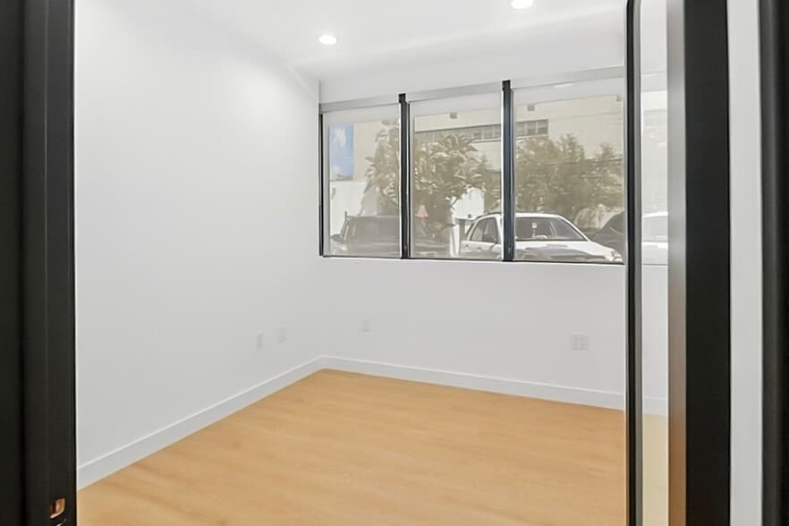 More Photos Of 14852 Ventura Blvd, Sherman Oaks Loft Creative Space For Lease