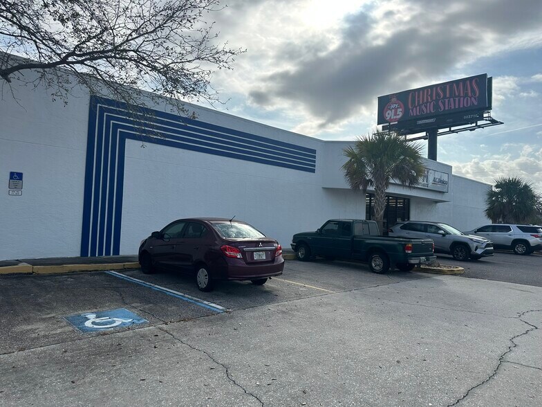 More Photos Of 4801 66th St N, Kenneth City Flex For Lease